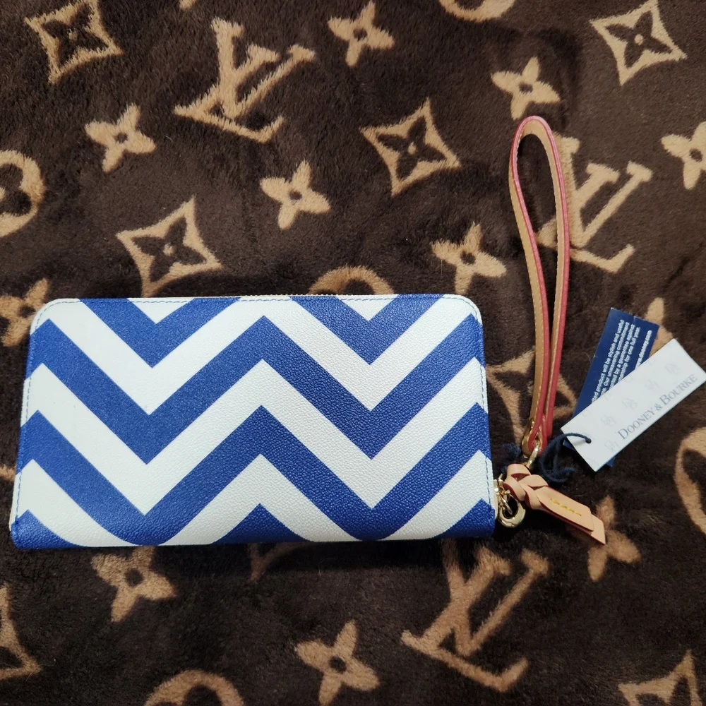 Dooney & Bourke Chevron Wristlet in Blue and White